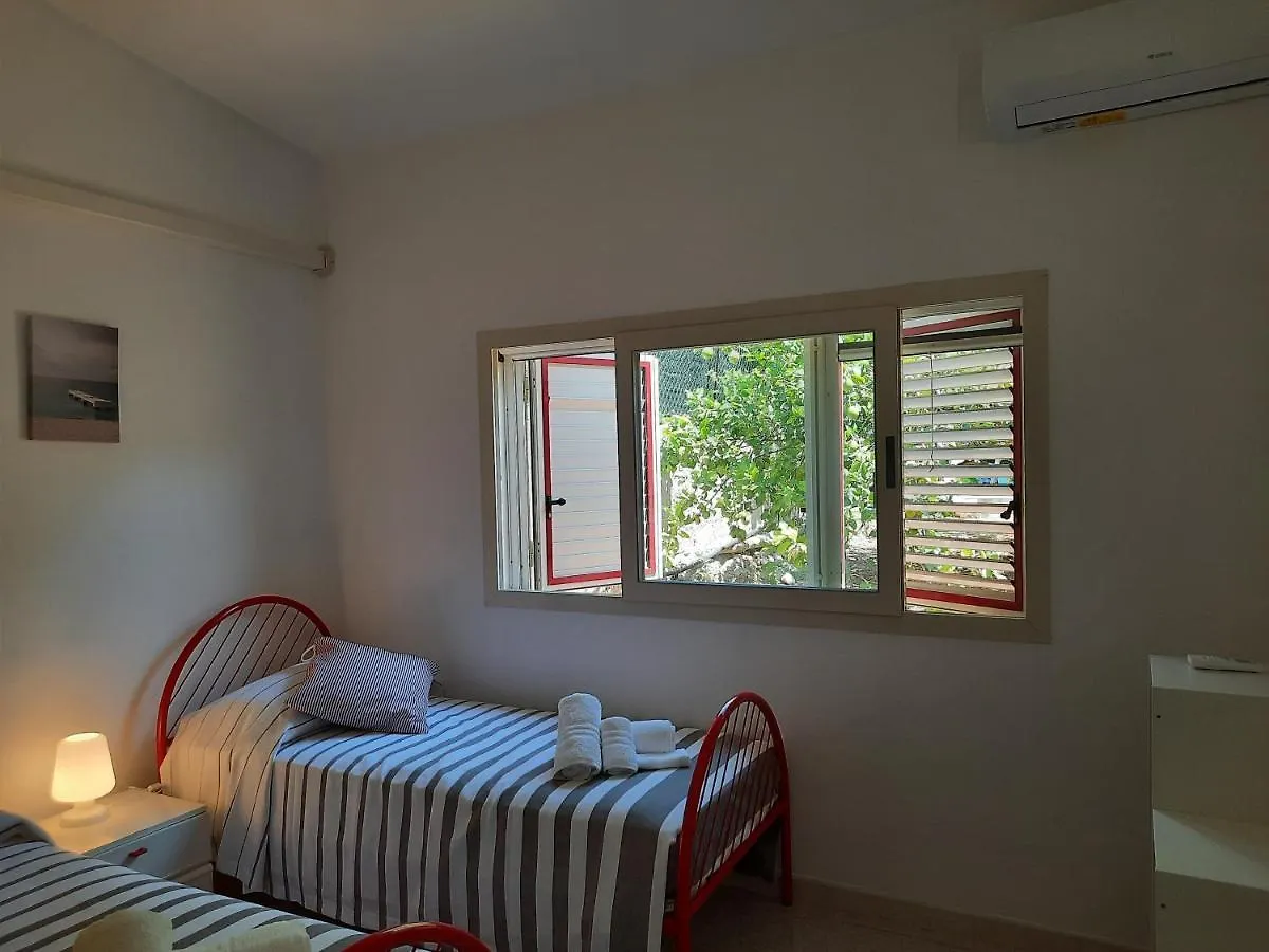 Villa Nina Fontane Bianche 0*,  İtalya